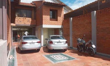 hermosa casa en venta amplia de 5 habitaciones sector san Sebastián el batán