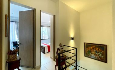 Oportunidad I Majestuosa casa esquinera en Mukava del Valle con vista al bosque. Cerritos. Pereira