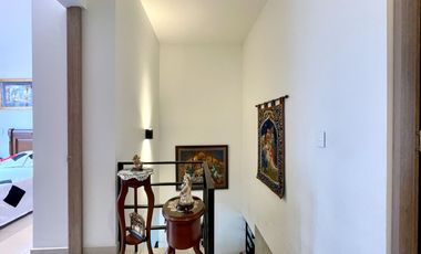 Oportunidad I Majestuosa casa esquinera en Mukava del Valle con vista al bosque. Cerritos. Pereira