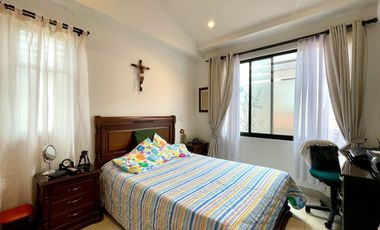 Oportunidad I Majestuosa casa esquinera en Mukava del Valle con vista al bosque. Cerritos. Pereira