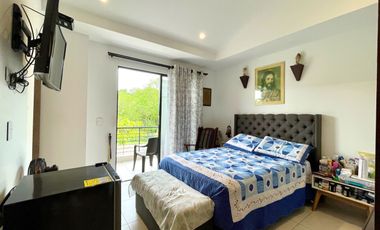 Oportunidad I Majestuosa casa esquinera en Mukava del Valle con vista al bosque. Cerritos. Pereira