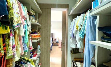 Oportunidad I Majestuosa casa esquinera en Mukava del Valle con vista al bosque. Cerritos. Pereira