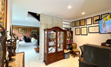 Oportunidad I Majestuosa casa esquinera en Mukava del Valle con vista al bosque. Cerritos. Pereira