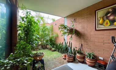 Oportunidad I Majestuosa casa esquinera en Mukava del Valle con vista al bosque. Cerritos. Pereira