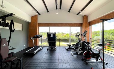 Oportunidad I Majestuosa casa esquinera en Mukava del Valle con vista al bosque. Cerritos. Pereira