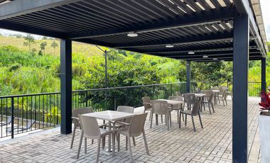 Oportunidad I Majestuosa casa esquinera en Mukava del Valle con vista al bosque. Cerritos. Pereira