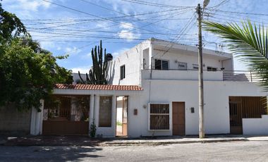 Casa en venta con 5 habitaciones y 3 departamentos en Juan B. Sosa