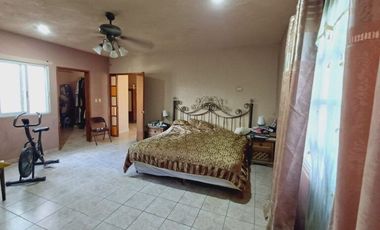 Casa en venta con 5 habitaciones y 3 departamentos en Juan B. Sosa