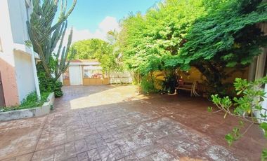 Casa en venta con 5 habitaciones y 3 departamentos en Juan B. Sosa