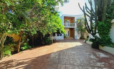 Casa en venta con 5 habitaciones y 3 departamentos en Juan B. Sosa