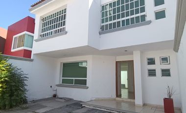 CASA EN RENTA EN MILENIO III QUERÉTARO, MUY CERCA DEL FRESKO