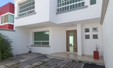 CASA EN RENTA EN MILENIO III QUERÉTARO, MUY CERCA DEL FRESKO