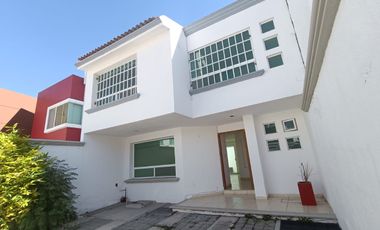 CASA EN RENTA EN MILENIO III QUERÉTARO, MUY CERCA DEL FRESKO