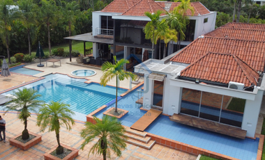 Exclusiva casa campestre muy espaciosa en Villavicencio