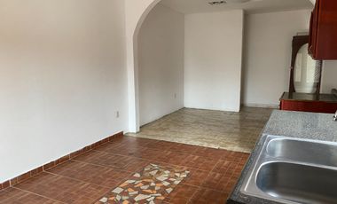 Venta Casa muy amplia, de gran terreno un jardin muy grande y arbolado en Hda. Ojo de Agua ideal para inversionistas o desarrolladores.