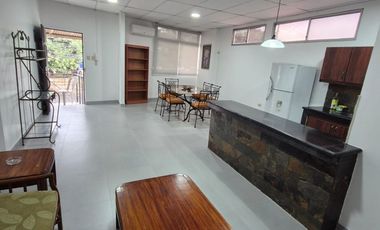 Suite Amoblada en Alquiler en Miraflores, 1 Habitación, 2 Baños, Garaje, Norte de Guayaquil.