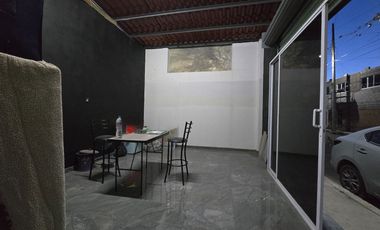 Bodega con 2 locales, Villa Margarita Hidalgo. Sola o con gym.