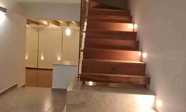 Da Vinci cumbres del Lago Juriquilla Preciosa casa en renta en condominio cotizado (casas diferentes diseño) 3 recamaras principal vestidor grande, 3 baños, sala de tv, sala comedor amplios con vista al jardín, cto. servicio y lavado, garage 3 autos,  vigilancia. 24 horas, salón usos múltiples, áreas verdes