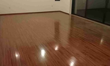 Da Vinci cumbres del Lago Juriquilla Preciosa casa en renta en condominio cotizado (casas diferentes diseño) 3 recamaras principal vestidor grande, 3 baños, sala de tv, sala comedor amplios con vista al jardín, cto. servicio y lavado, garage 3 autos,  vigilancia. 24 horas, salón usos múltiples, áreas verdes