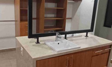 Da Vinci cumbres del Lago Juriquilla Preciosa casa en renta en condominio cotizado (casas diferentes diseño) 3 recamaras principal vestidor grande, 3 baños, sala de tv, sala comedor amplios con vista al jardín, cto. servicio y lavado, garage 3 autos,  vigilancia. 24 horas, salón usos múltiples, áreas verdes