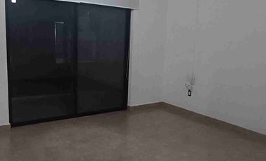 Da Vinci cumbres del Lago Juriquilla Preciosa casa en renta en condominio cotizado (casas diferentes diseño) 3 recamaras principal vestidor grande, 3 baños, sala de tv, sala comedor amplios con vista al jardín, cto. servicio y lavado, garage 3 autos,  vigilancia. 24 horas, salón usos múltiples, áreas verdes