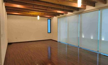 Da Vinci cumbres del Lago Juriquilla Preciosa casa en renta en condominio cotizado (casas diferentes diseño) 3 recamaras principal vestidor grande, 3 baños, sala de tv, sala comedor amplios con vista al jardín, cto. servicio y lavado, garage 3 autos,  vigilancia. 24 horas, salón usos múltiples, áreas verdes