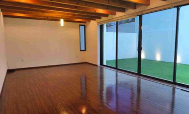 Da Vinci cumbres del Lago Juriquilla Preciosa casa en renta en condominio cotizado (casas diferentes diseño) 3 recamaras principal vestidor grande, 3 baños, sala de tv, sala comedor amplios con vista al jardín, cto. servicio y lavado, garage 3 autos,  vigilancia. 24 horas, salón usos múltiples, áreas verdes