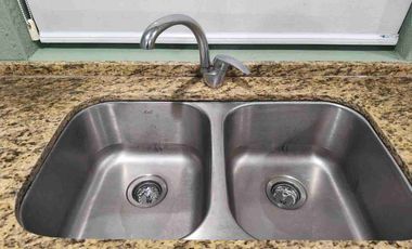 Da Vinci cumbres del Lago Juriquilla Preciosa casa en renta en condominio cotizado (casas diferentes diseño) 3 recamaras principal vestidor grande, 3 baños, sala de tv, sala comedor amplios con vista al jardín, cto. servicio y lavado, garage 3 autos,  vigilancia. 24 horas, salón usos múltiples, áreas verdes