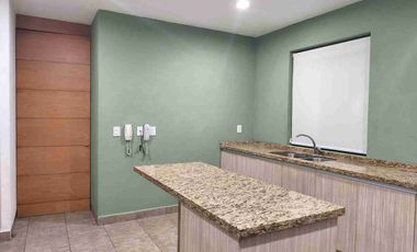 Da Vinci cumbres del Lago Juriquilla Preciosa casa en renta en condominio cotizado (casas diferentes diseño) 3 recamaras principal vestidor grande, 3 baños, sala de tv, sala comedor amplios con vista al jardín, cto. servicio y lavado, garage 3 autos,  vigilancia. 24 horas, salón usos múltiples, áreas verdes