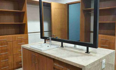 Da Vinci cumbres del Lago Juriquilla Preciosa casa en renta en condominio cotizado (casas diferentes diseño) 3 recamaras principal vestidor grande, 3 baños, sala de tv, sala comedor amplios con vista al jardín, cto. servicio y lavado, garage 3 autos,  vigilancia. 24 horas, salón usos múltiples, áreas verdes