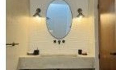 CASA de una planta. AMUEBLADA y con piscina