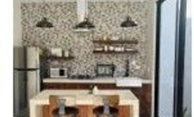 CASA de una planta. AMUEBLADA y con piscina