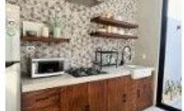 CASA de una planta. AMUEBLADA y con piscina