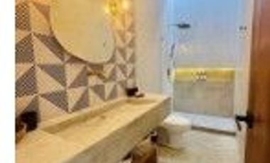 CASA de una planta. AMUEBLADA y con piscina