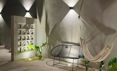 CASA de una planta. AMUEBLADA y con piscina