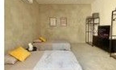 CASA de una planta. AMUEBLADA y con piscina