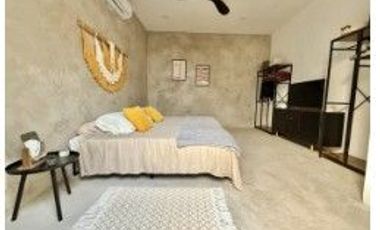 CASA de una planta. AMUEBLADA y con piscina