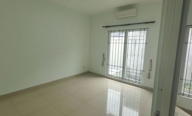 Disewakan Rumah Modern 2 Lantai dengan Nuansa Asri di Tebet Timur Dalam, Tebet, Jakarta Selatan.