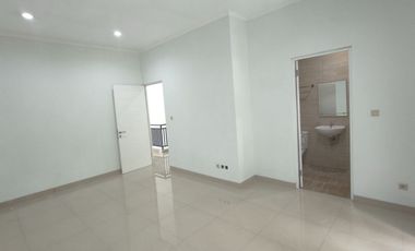 Disewakan Rumah Modern 2 Lantai dengan Nuansa Asri di Tebet Timur Dalam, Tebet, Jakarta Selatan.