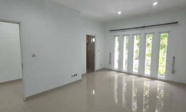 Disewakan Rumah Modern 2 Lantai dengan Nuansa Asri di Tebet Timur Dalam, Tebet, Jakarta Selatan.