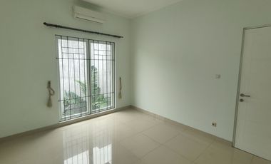 Disewakan Rumah Modern 2 Lantai dengan Nuansa Asri di Tebet Timur Dalam, Tebet, Jakarta Selatan.