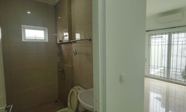Disewakan Rumah Modern 2 Lantai dengan Nuansa Asri di Tebet Timur Dalam, Tebet, Jakarta Selatan.