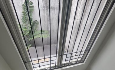 Disewakan Rumah Modern 2 Lantai dengan Nuansa Asri di Tebet Timur Dalam, Tebet, Jakarta Selatan.