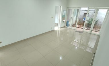 Disewakan Rumah Modern 2 Lantai dengan Nuansa Asri di Tebet Timur Dalam, Tebet, Jakarta Selatan.