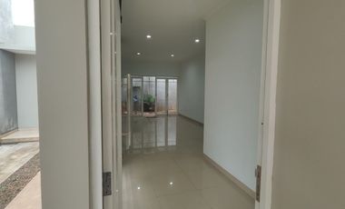 Disewakan Rumah Modern 2 Lantai dengan Nuansa Asri di Tebet Timur Dalam, Tebet, Jakarta Selatan.