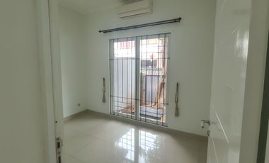 Disewakan Rumah Modern 2 Lantai dengan Nuansa Asri di Tebet Timur Dalam, Tebet, Jakarta Selatan.