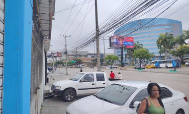 Local de alquiler en la ave. Juan Tanca Marengo, km 0,5, 48 m2.