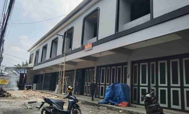 Ruko gandeng 3 disewa jalan utama jagakarsa