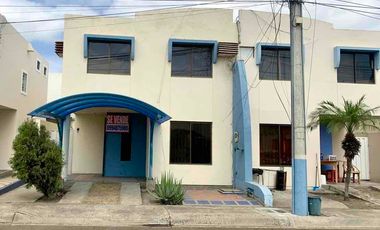 Eb Manta se vende casa de 3 dormitiorios. Sector Norte -  Urbanización Puerto Sol