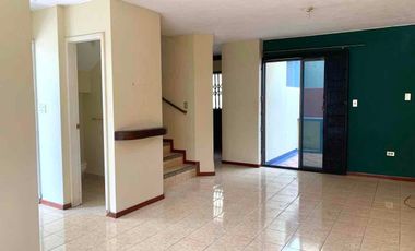 Eb Manta se vende casa de 3 dormitiorios. Sector Norte -  Urbanización Puerto Sol